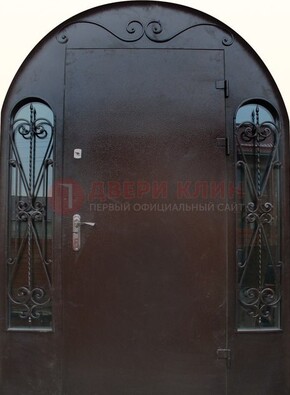 Арочная дверь со стеклом и ковкой ДА-16 под старину в Лосино-Петровсом