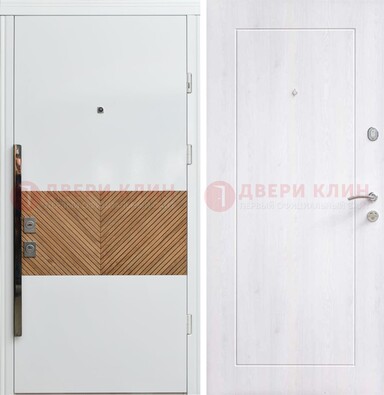 Белая железная дверь МДФ горизонтальной вставкой ДМ-265 в Лосино-Петровсом