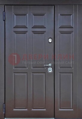 Тёмная двухстворчатая входная дверь для коттеджа с МДФ ДМ-533 в Петрозаводске