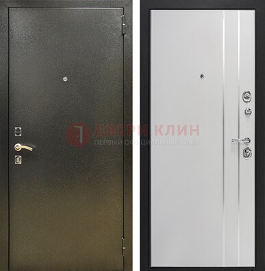 Железная темная дверь с порошковым покрытием и белая МДФ с молдингами  ДП-296 в Лосино-Петровсом
