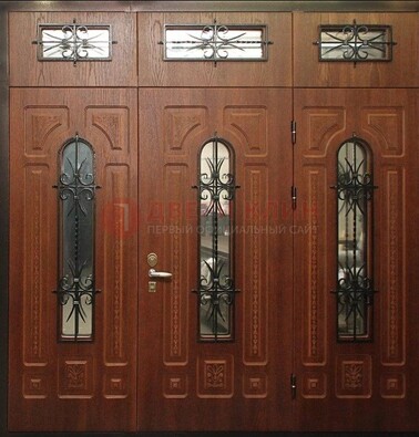 Парадная дверь с металлическими вставками и ковкой ДПР-72 в дом в Лосино-Петровсом
