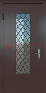 Темная металлическая дверь с решеткой и стеклом ДС-7 в Лосино-Петровсом
