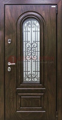 Темная филенчатая железная дверь со стеклом и ковкой ДСК-102 в Брянске
