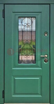Зеленая металлическая дверь со стеклом и ковкой ДСК-113 в Лосино-Петровсом