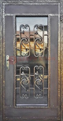 Коричневая наружная дверь порошок со стеклом и ковкой ДСК-160 в Лосино-Петровсом