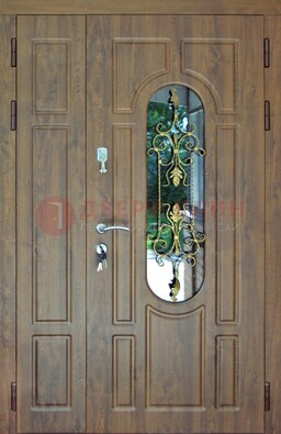 Коричневая полуторная дверь со стеклом и ковкой ДСК-198 в Лосино-Петровсом