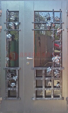 Распашная уличная дверь Порошок со стеклом и ковкой ДСК-221 в Лосино-Петровсом