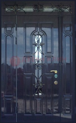 Глянцевая полуторная дверь Винорит стекло и ковка ДСК-275 в Лосино-Петровсом