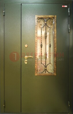 Стальная дверь со стеклом и ковкой ДСК-29 для квартиры в Чебоксарах