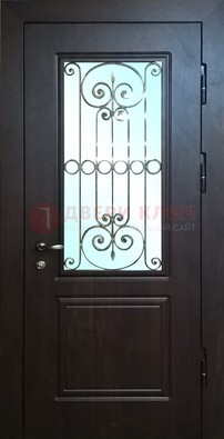 Железная дверь со стеклом и ковкой ДСК-65 для общественных зданий в Чебоксарах