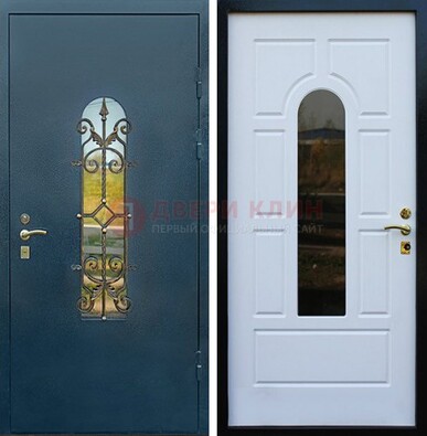 Входная дверь Дверь со стеклом и ковкой ДСК-71 для кирпичного дома в Лосино-Петровсом