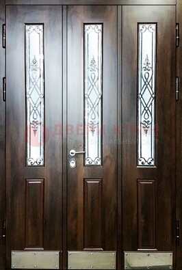 Входная дверь со стеклом и ковкой ДСК-72 в кирпичный дом в Лосино-Петровсом