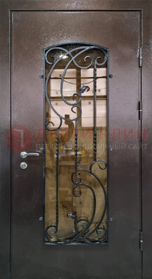 Металлическая дверь со стеклом и ковкой ДСК-95 для магазина в Лосино-Петровсом