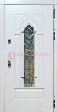 Белая остекленная металлическая дверь с ковкой ДСК-98 в Лосино-Петровсом