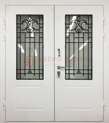 Белая двухстворчатая уличная дверь Винорит со стеклом ДСТ-4 в Лосино-Петровсом
