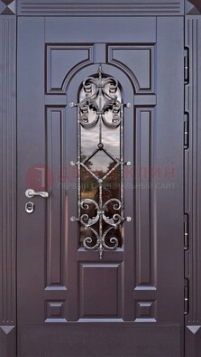 Темная уличная дверь с виноритом и стеклом с ковкой ДВТ-164 в Лосино-Петровсом