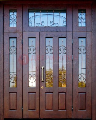 Коричневая парадная дверь с виноритом и ковкой ДВТ-168 в Лыткарино