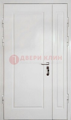 Полуторная металлическая дверь с МДФ в белом цвете ПЛ-24 в Лосино-Петровсом