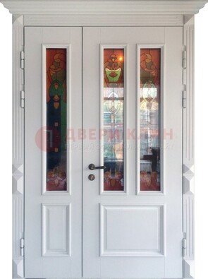Белая полуторная металлическая дверь с витражом ВЖ-12 в Лосино-Петровсом
