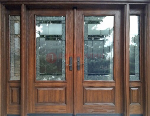 Распашная стальная дверь с массивом с витражом и фрамугами ВЖ-21 в Лосино-Петровсом